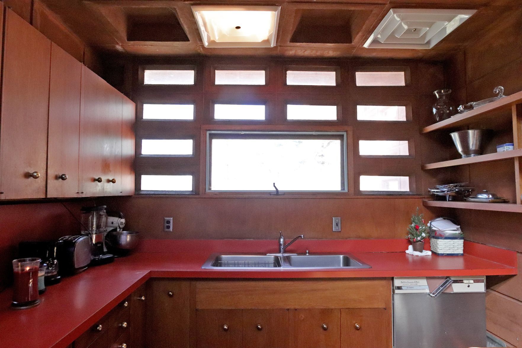 Frank Lloyd Wright home in Town & Country